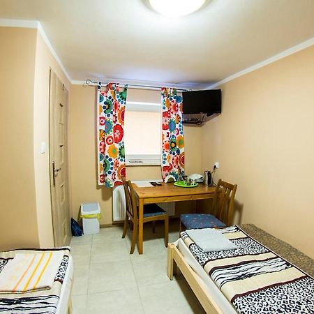 Noclegi Pokoje Goscinne Kwatery Pracownicze Dobranocka Sieradz Bagian luar foto